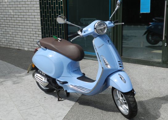 Vespa Primavera 125 Blue